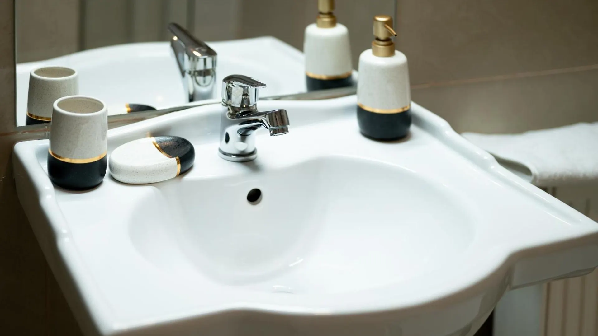 Moise House - Kosher Aparthotel Bucarest 3*,  Romania