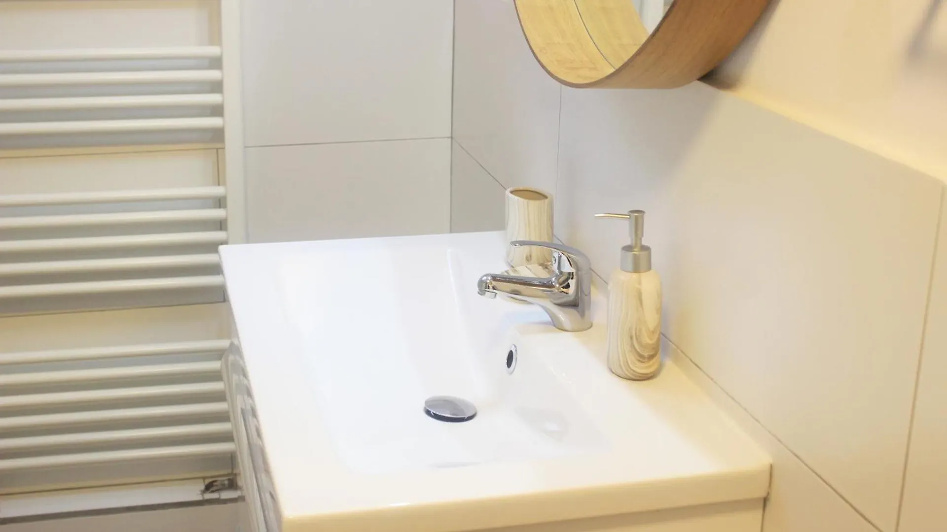 Moise House - Kosher Aparthotel Bucarest Appartamento