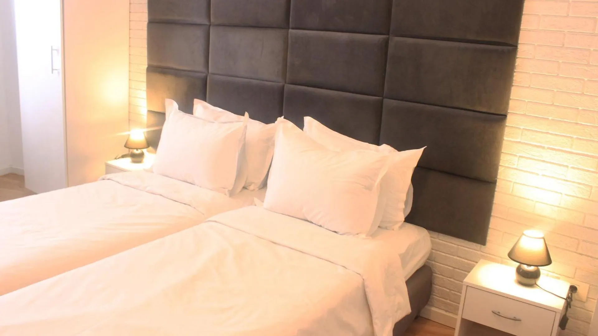 Moise House - Kosher Aparthotel Bucarest Appartamento