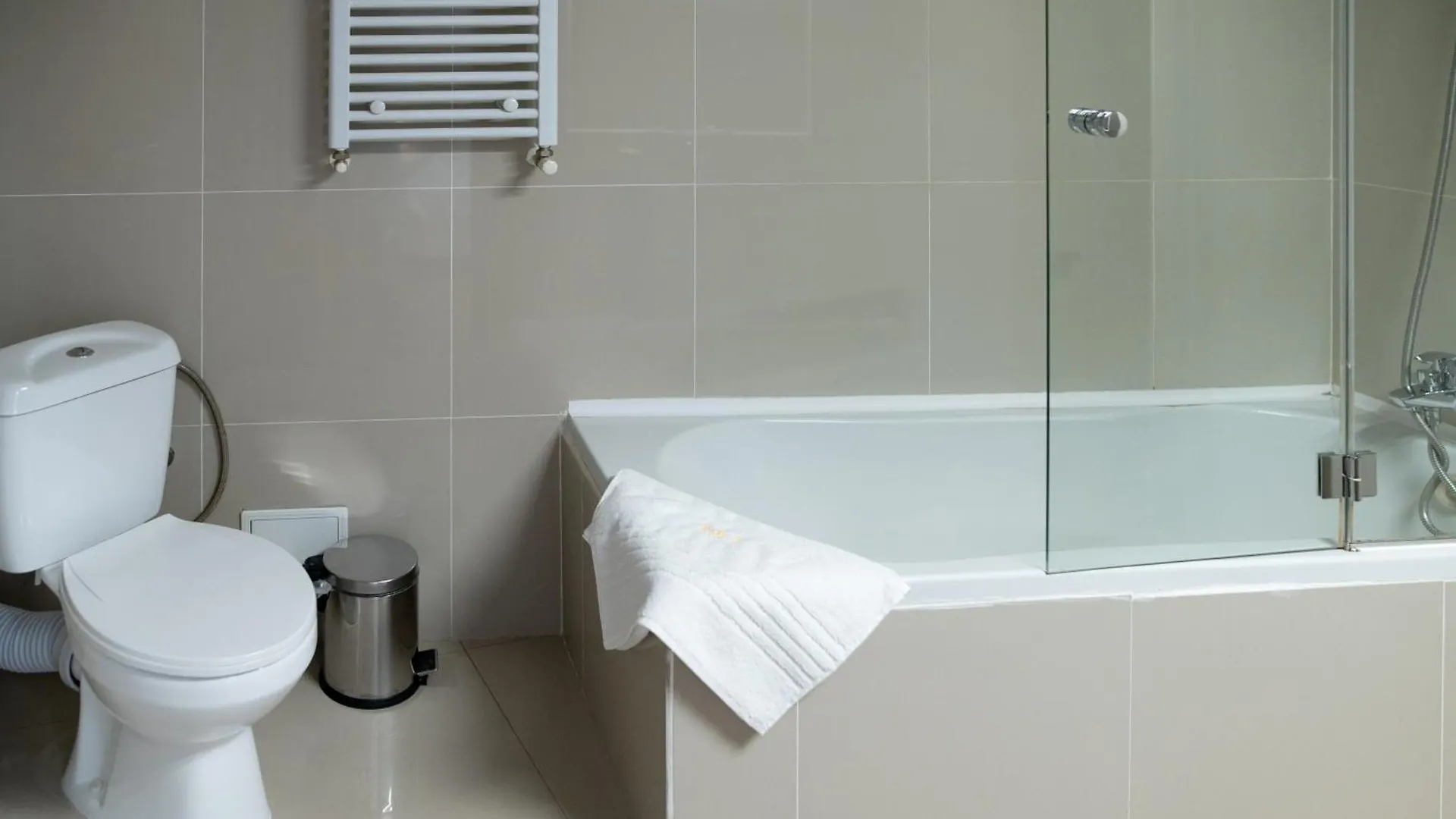 Moise House - Kosher Aparthotel Bucharest
