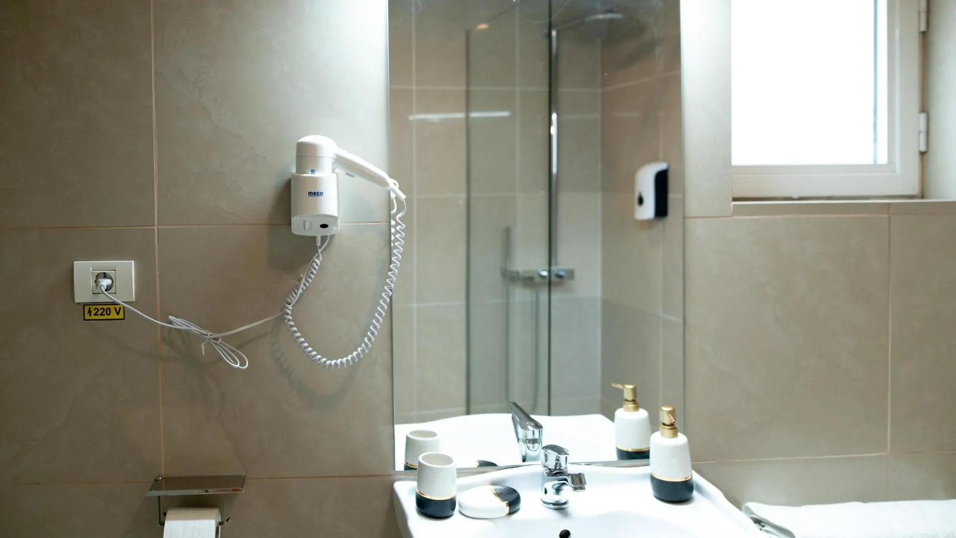 Moise House - Kosher Aparthotel Bucharest 3*,  Romania