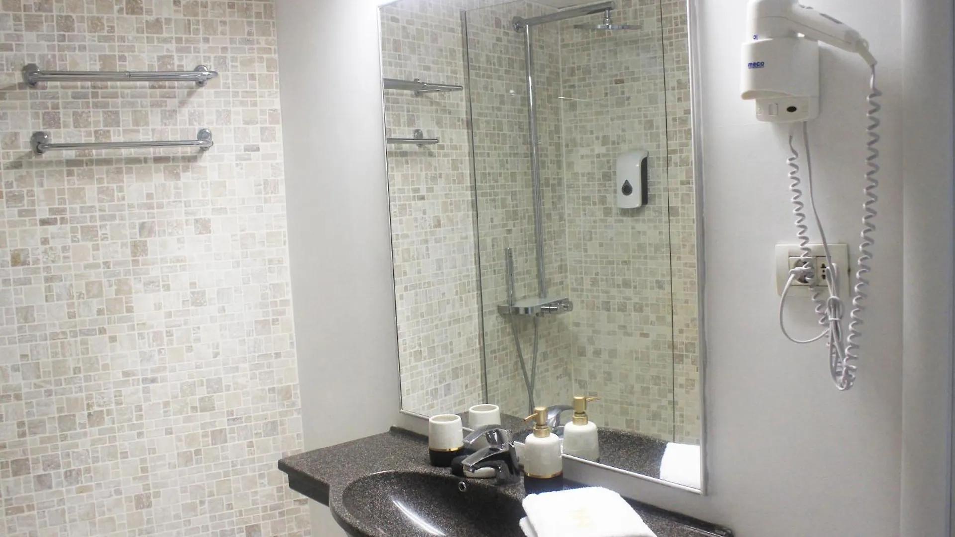 Moise House - Kosher Aparthotel Bucharest 3*,